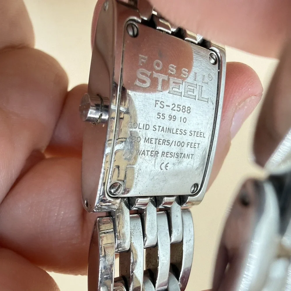 Fossil Steel FS-2588 Womens Silver Tone Stainless Watch 30M Analog FS2588